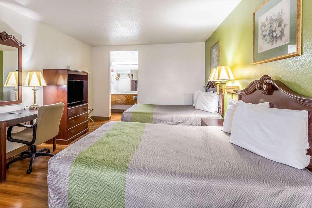 Rodeway Inn Santa Rosa Room photo